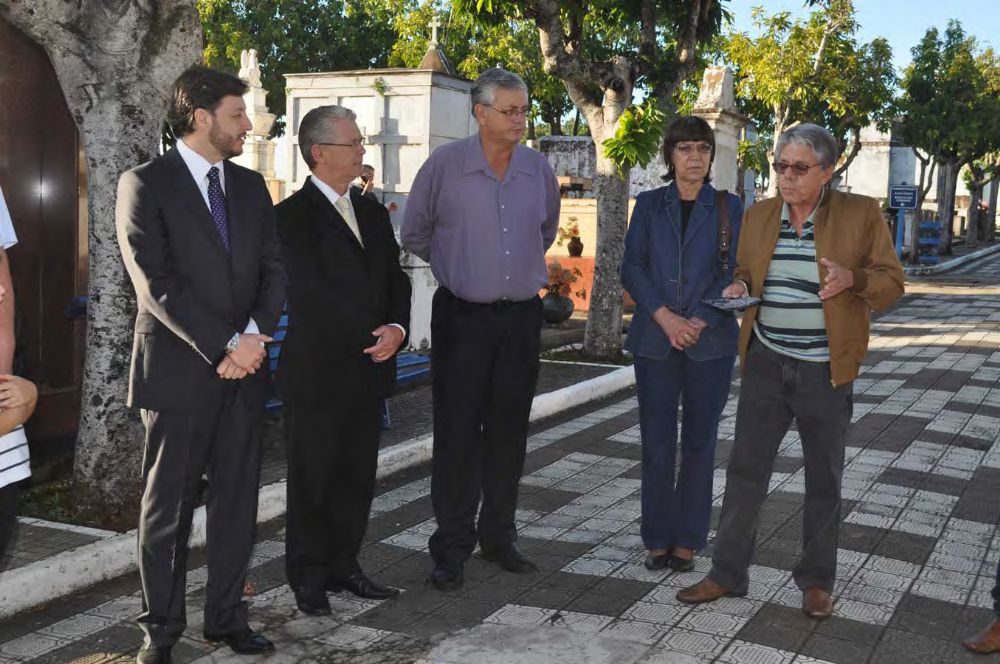 Foto - Homenagem ao Capitão José Gomes Pinheiro pelo Prefeito João Cury Neto em 14/04/2011