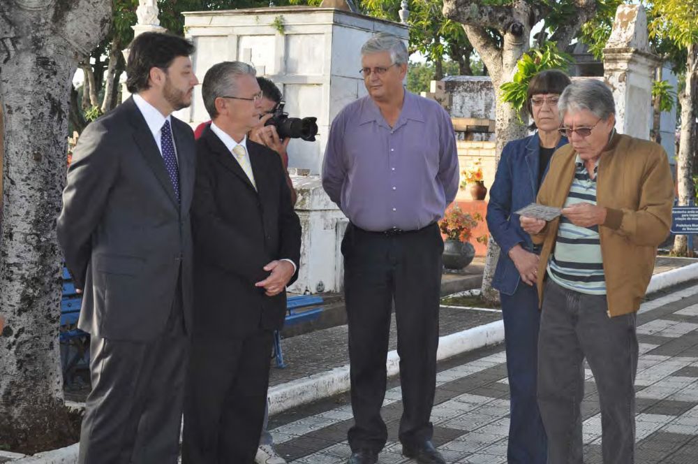 Foto - Homenagem ao Capitão José Gomes Pinheiro pelo Prefeito João Cury Neto em 14/04/2011