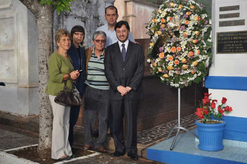Foto - Homenagem ao Capitão José Gomes Pinheiro pelo Prefeito João Cury Neto em 14/04/2011