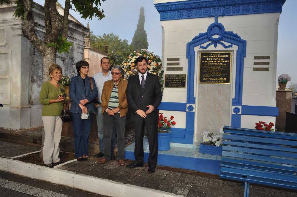 Foto - Homenagem ao Capitão José Gomes Pinheiro pelo Prefeito João Cury Neto em 14/04/2011