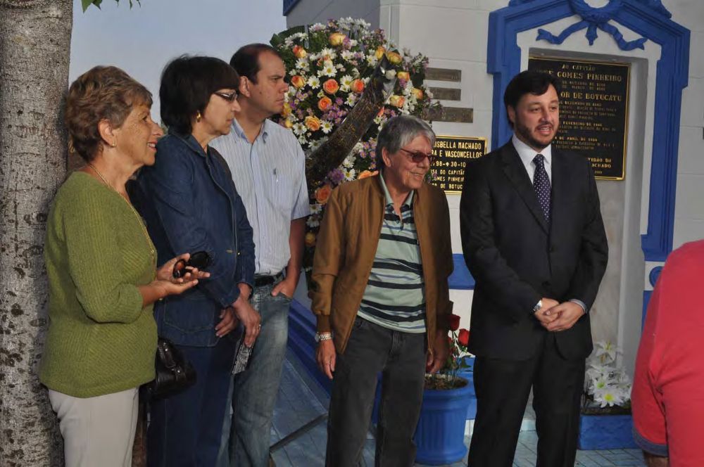 Foto - Homenagem ao Capitão José Gomes Pinheiro pelo Prefeito João Cury Neto em 14/04/2011