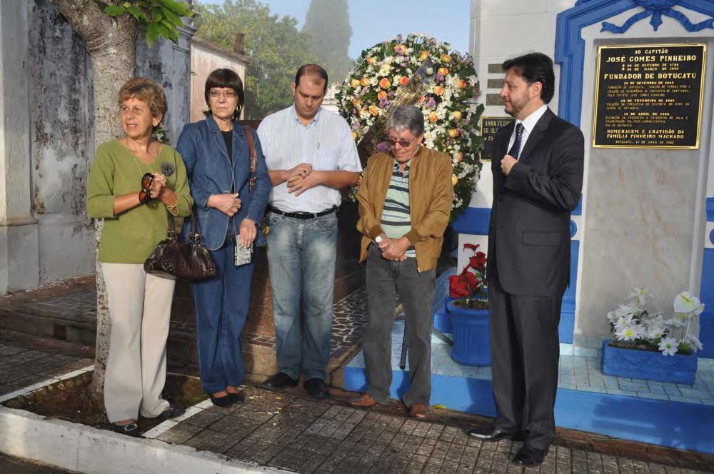 Foto - Homenagem ao Capitão José Gomes Pinheiro pelo Prefeito João Cury Neto em 14/04/2011