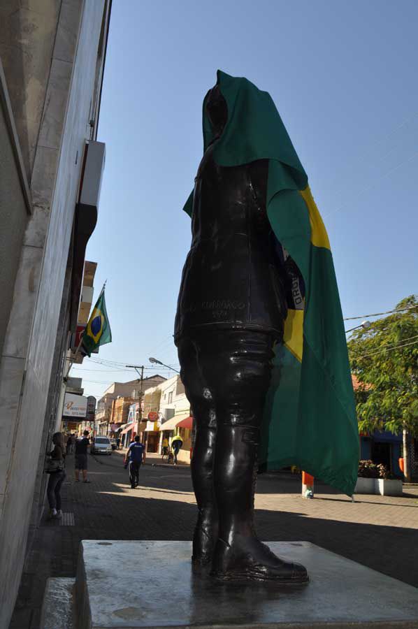 Foto - Inauguração da Estátua de Anesia Pinheiro Machado em Itapetininga em 16/07/2011