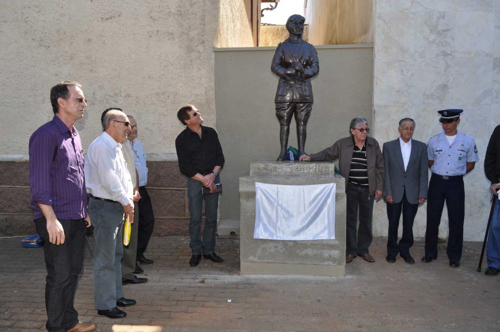 Foto - Inauguração da Estátua de Anesia Pinheiro Machado em Itapetininga em 16/07/2011