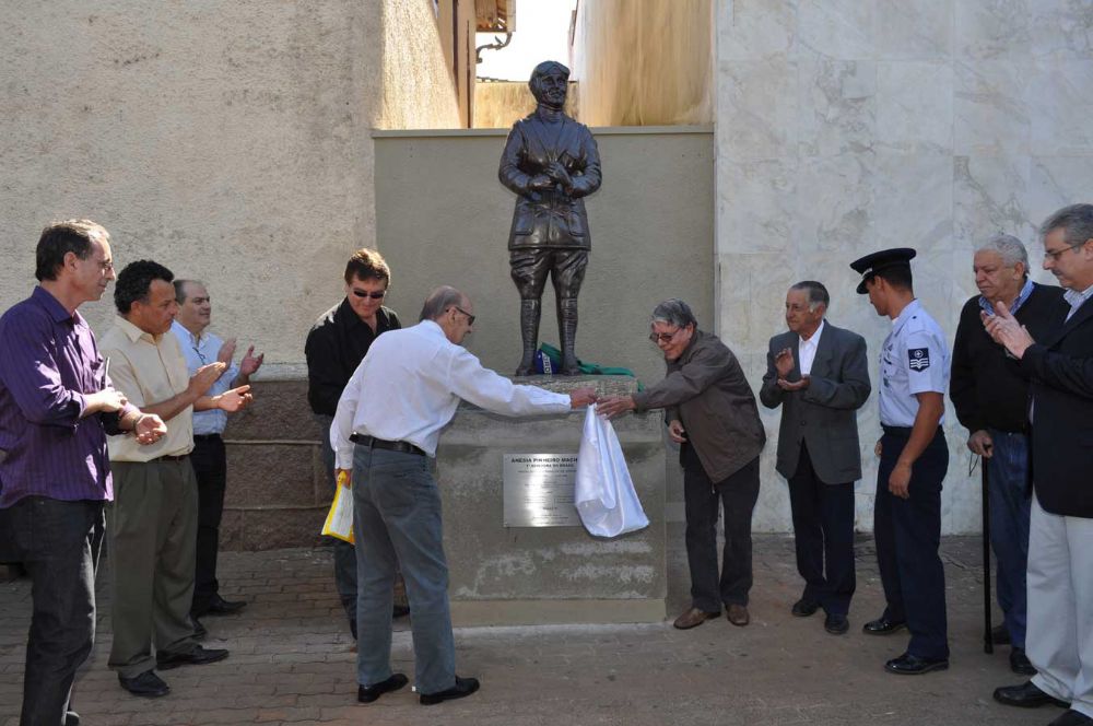 Foto - Inauguração da Estátua de Anesia Pinheiro Machado em Itapetininga em 16/07/2011
