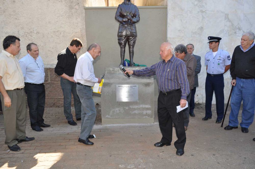 Foto - Inauguração da Estátua de Anesia Pinheiro Machado em Itapetininga em 16/07/2011