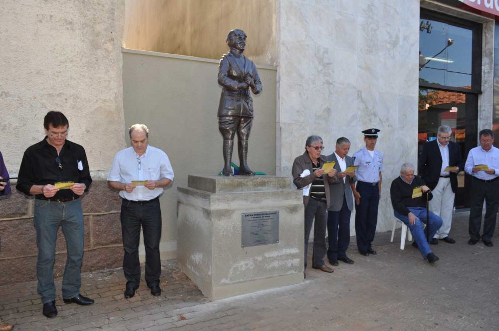 Foto - Inauguração da Estátua de Anesia Pinheiro Machado em Itapetininga em 16/07/2011