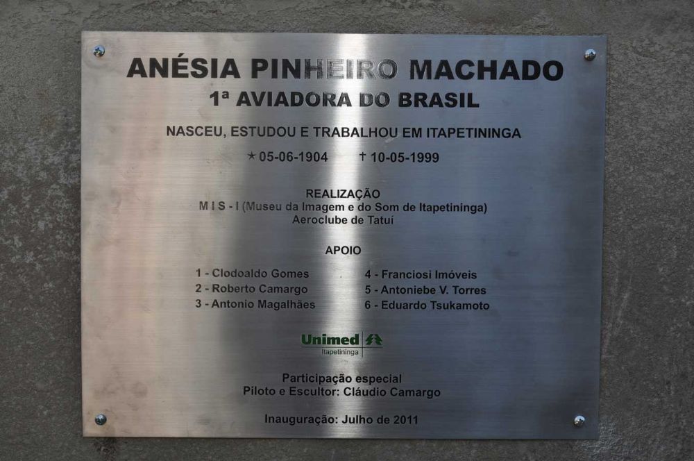 Foto - Inauguração da Estátua de Anesia Pinheiro Machado em Itapetininga em 16/07/2011