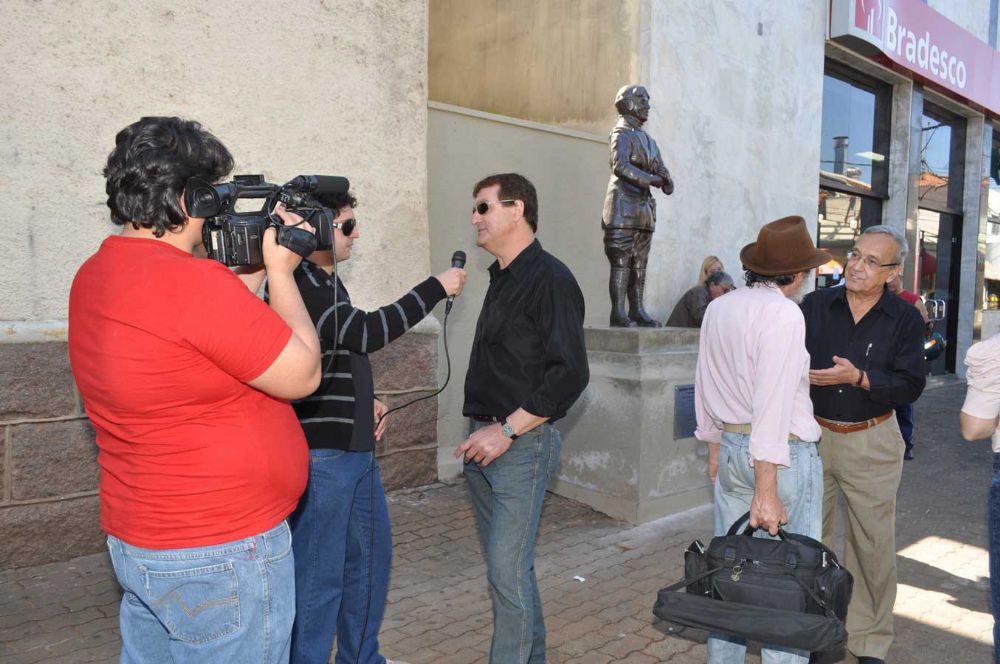 Foto - Inauguração da Estátua de Anesia Pinheiro Machado em Itapetininga em 16/07/2011